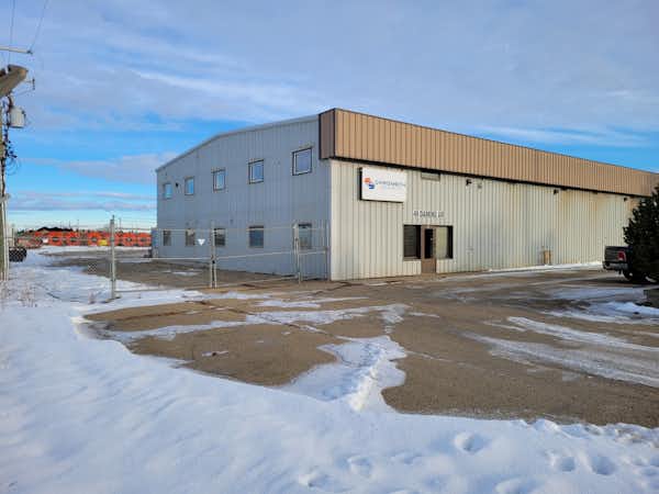 7,500 sf of office/shop available in Spruce Grove